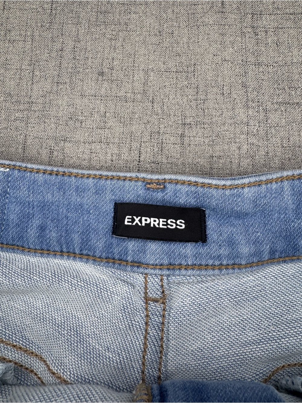 Express High Waisted Curvy Mom Jean Shorts  Light Wash Raw Hem 3” Inseam Size 6 - Picture 8 of 10